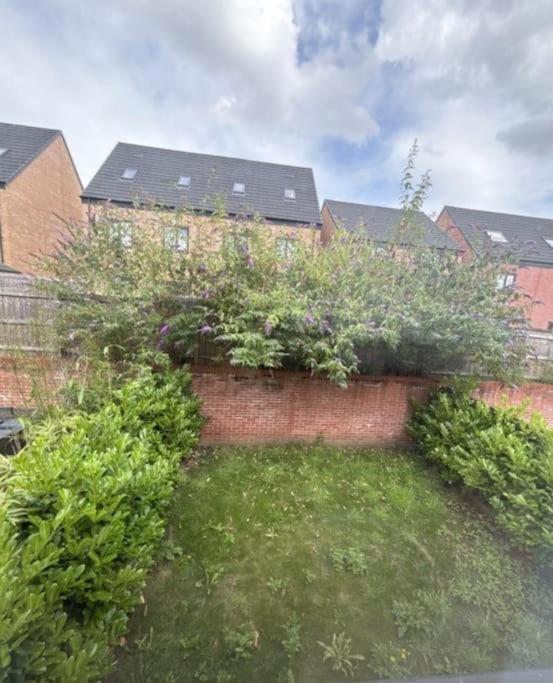 Private Room In A House With Parking In Lenton Nottingham Eksteriør bilde